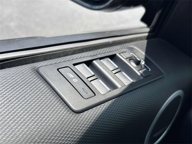 Used 2024 Land Rover Discovery Dynamic SE image 26