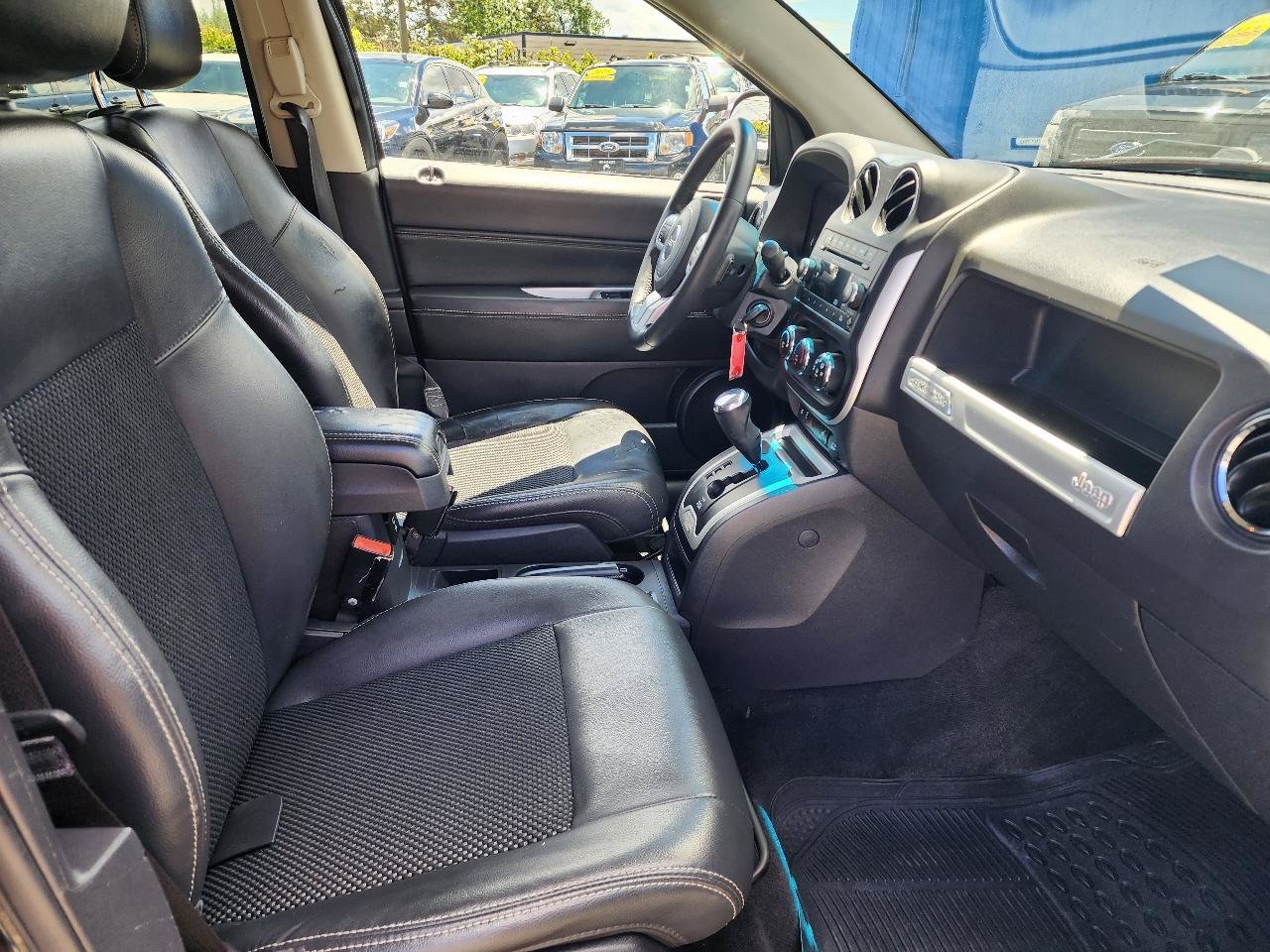 Used 2015 Jeep Compass Latitude FWD image 28