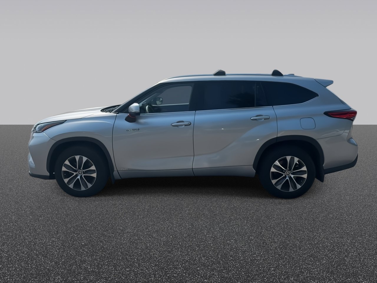 Used 2021 Toyota Highlander XLE AWD/4WD image 6