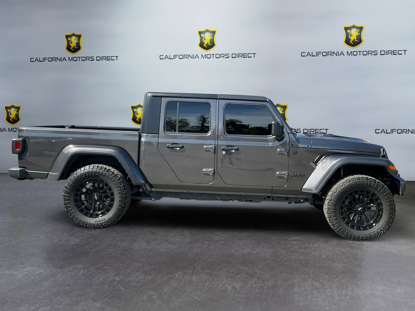Used 2024 Jeep Gladiator Sport image 4