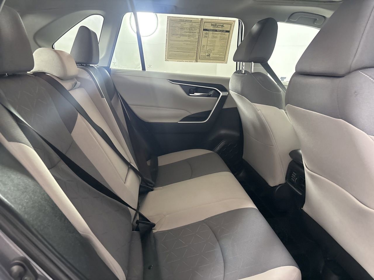 Used 2021 Toyota RAV4 XLE w/ Convenience Package image 28