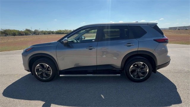 Used 2024 Nissan Rogue SV image 5