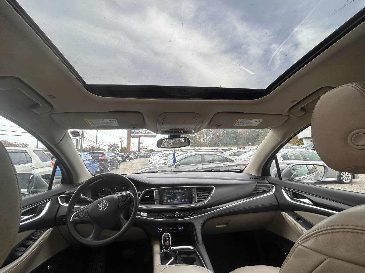 Used 2018 Buick Enclave Essence AWD/4WD image 4