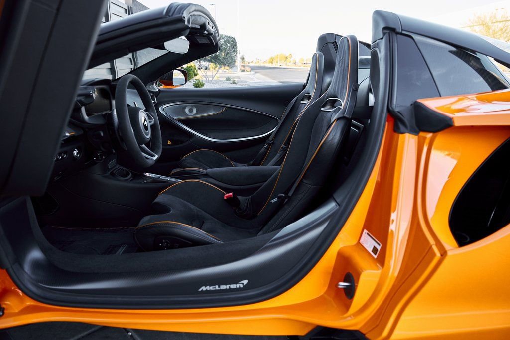 Used 2025 McLaren Artura Spider RWD image 40