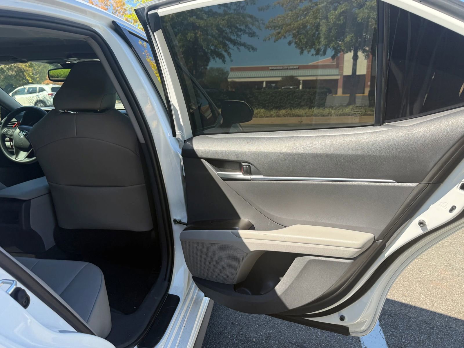 Used 2024 Toyota Camry SE w/ Convenience Package image 6