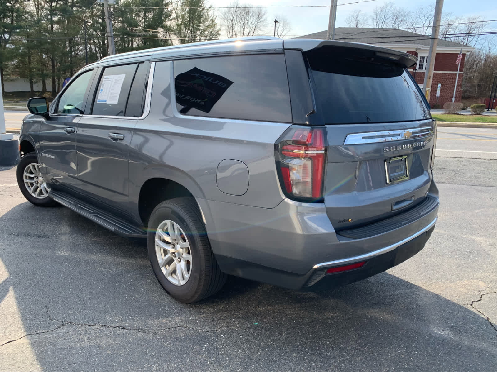 Used 2022 Chevrolet Suburban LT AWD/4WD image 4