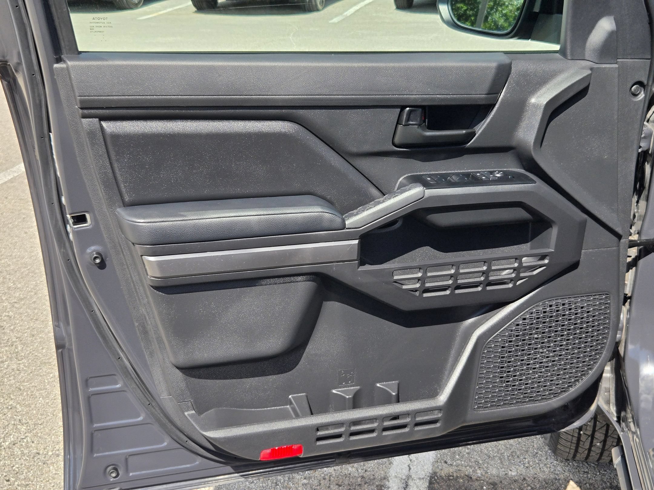 Used 2025 Toyota Tacoma SR5 AWD/4WD image 10