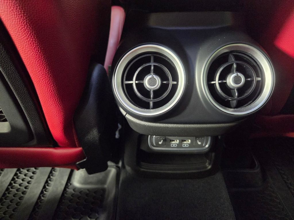 Used 2023 Alfa Romeo Stelvio Sprint RWD image 24