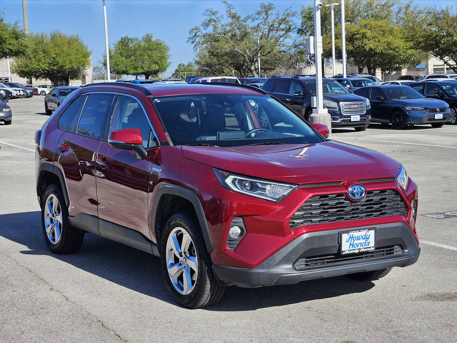 Used 2021 Toyota RAV4 XLE Premium image 3