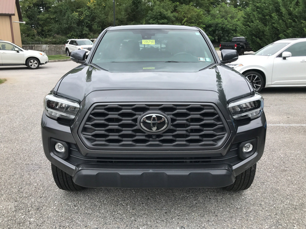 Used 2022 Toyota Tacoma TRD Off-Road w/ TRD Premium Off Road Package AWD/4WD image 3