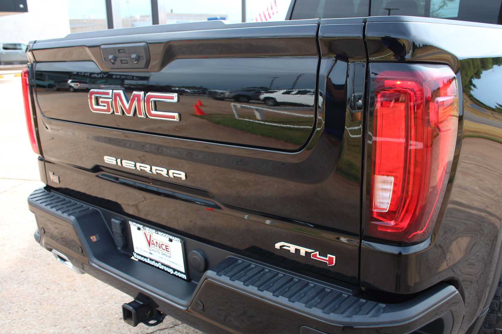 Used 2024 GMC Sierra 1500 AT4 w/ AT4 Premium Package AWD/4WD image 13