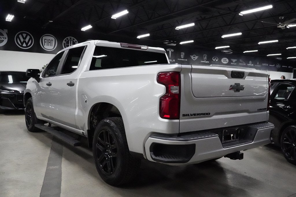 Used 2022 Chevrolet Silverado 1500 Custom w/ LPO, Blackout Package RWD image 3