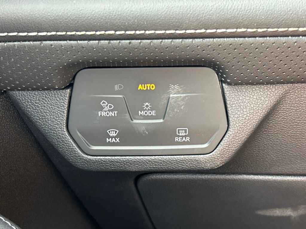 Certified 2026 Volkswagen Atlas SE w/ Panoramic Sunroof Package FWD image 32