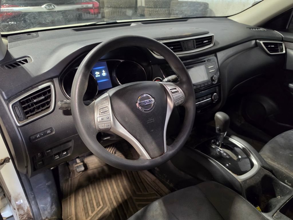 Used 2015 Nissan Rogue SV AWD/4WD image 4