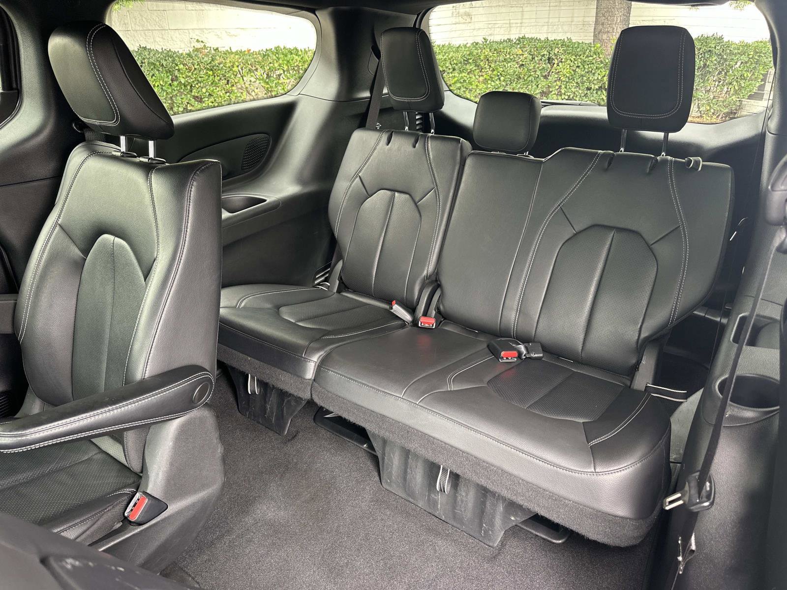 Used 2022 Chrysler Pacifica Touring-L w/ Uconnect Theater Family Group image 24