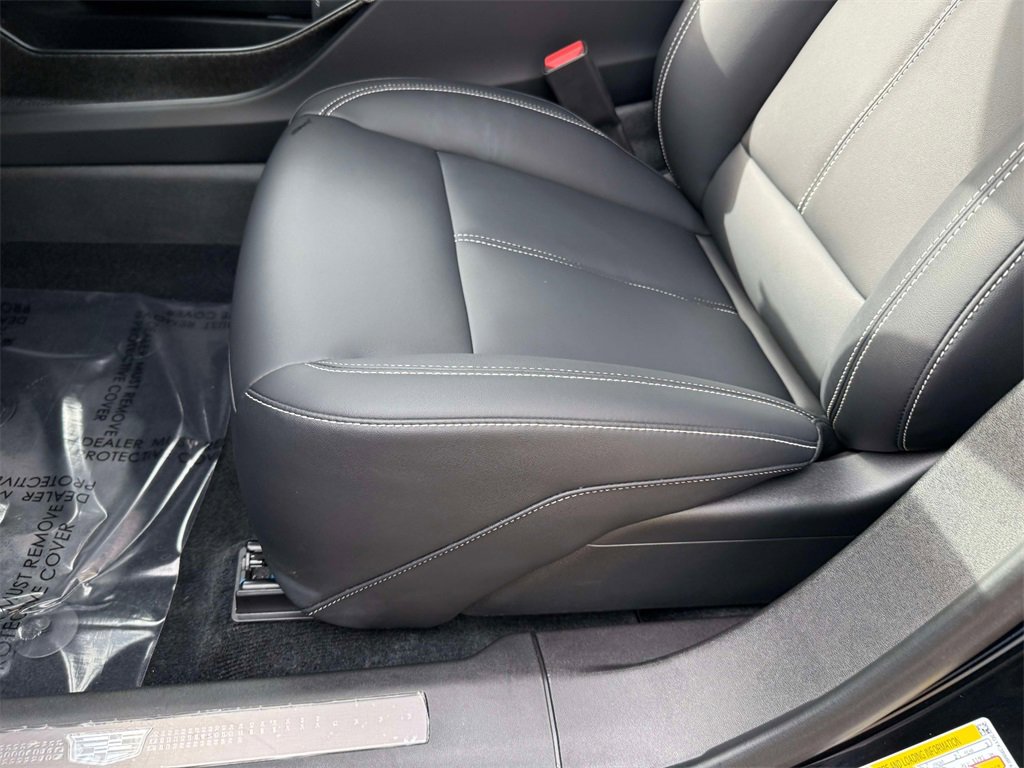 Used 2025 Cadillac Optiq Luxury 1 image 3