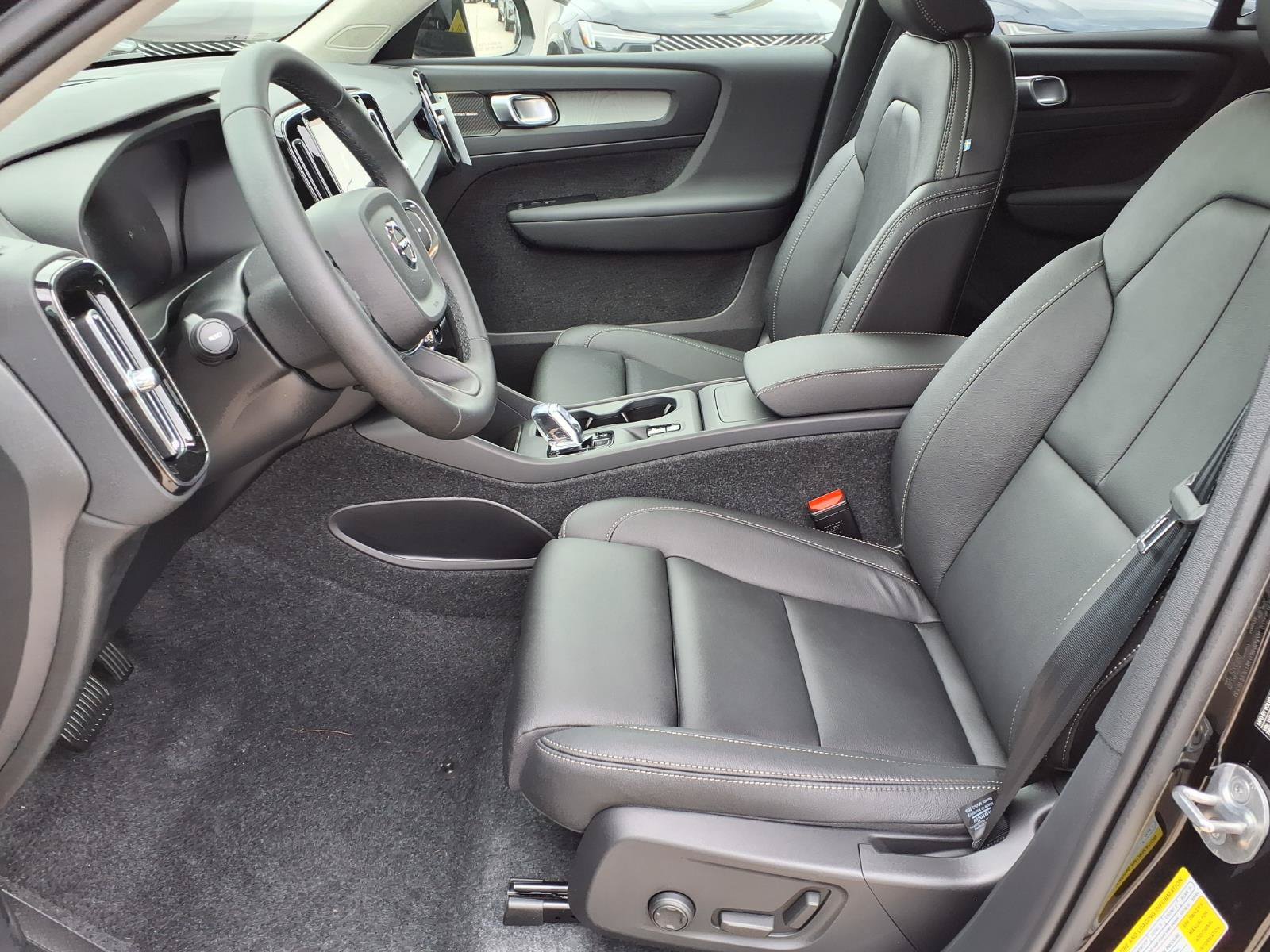 New 2026 Volvo XC40 B5 Plus w/ Climate Package AWD/4WD image 13