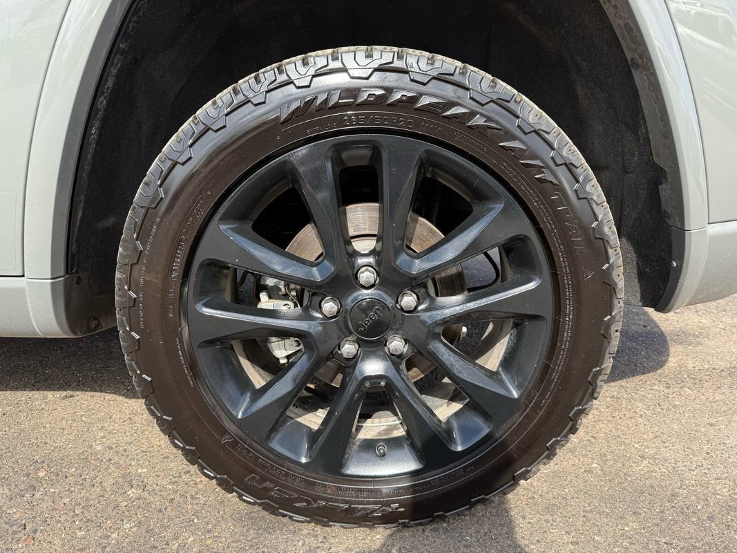 Used 2021 Jeep Grand Cherokee Laredo X image 10