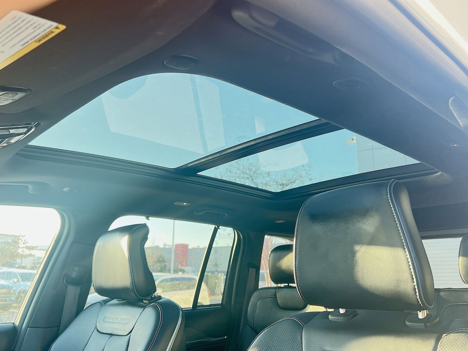 Used 2022 Jeep Grand Cherokee Overland w/ Advanced Protech Group III image 23