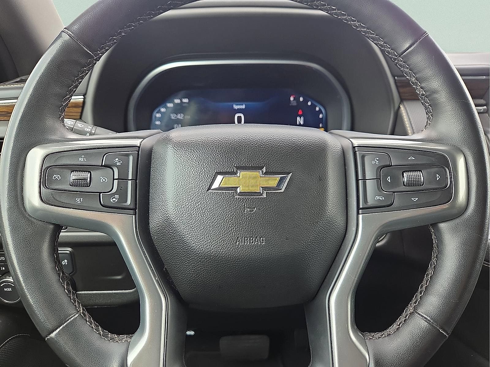 Used 2023 Chevrolet Suburban Premier image 24