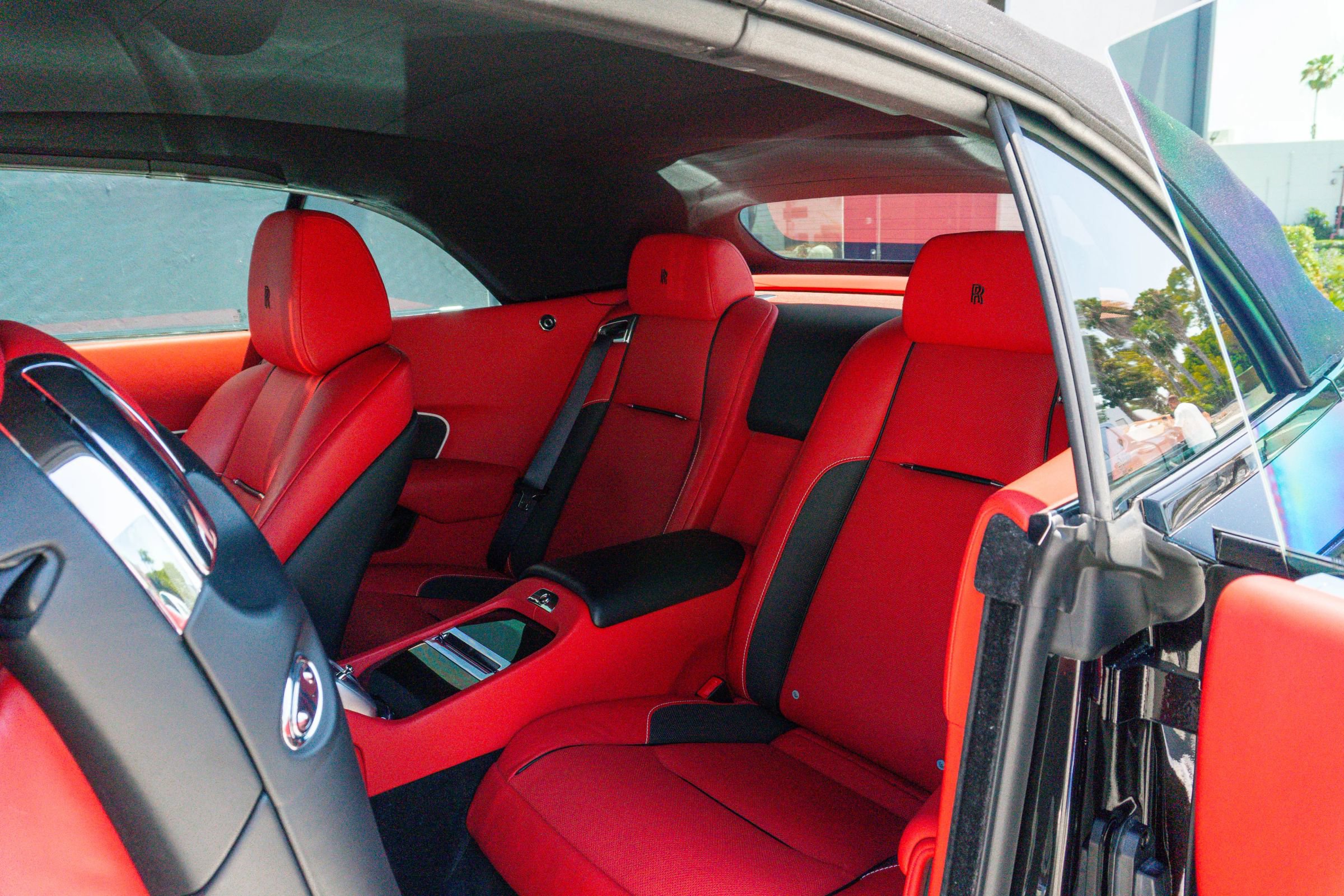 Used 2019 Rolls-Royce Dawn RWD image 58