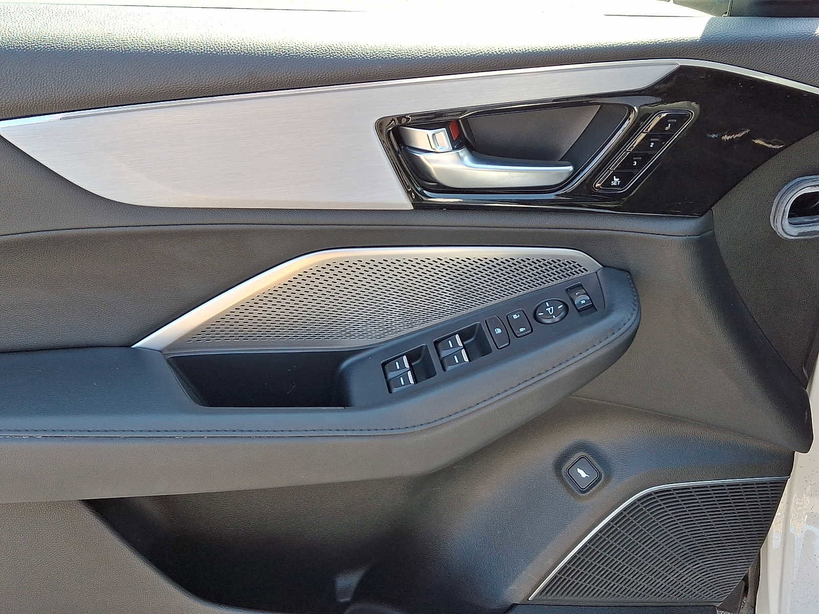 Certified 2023 Acura MDX SH-AWD image 12