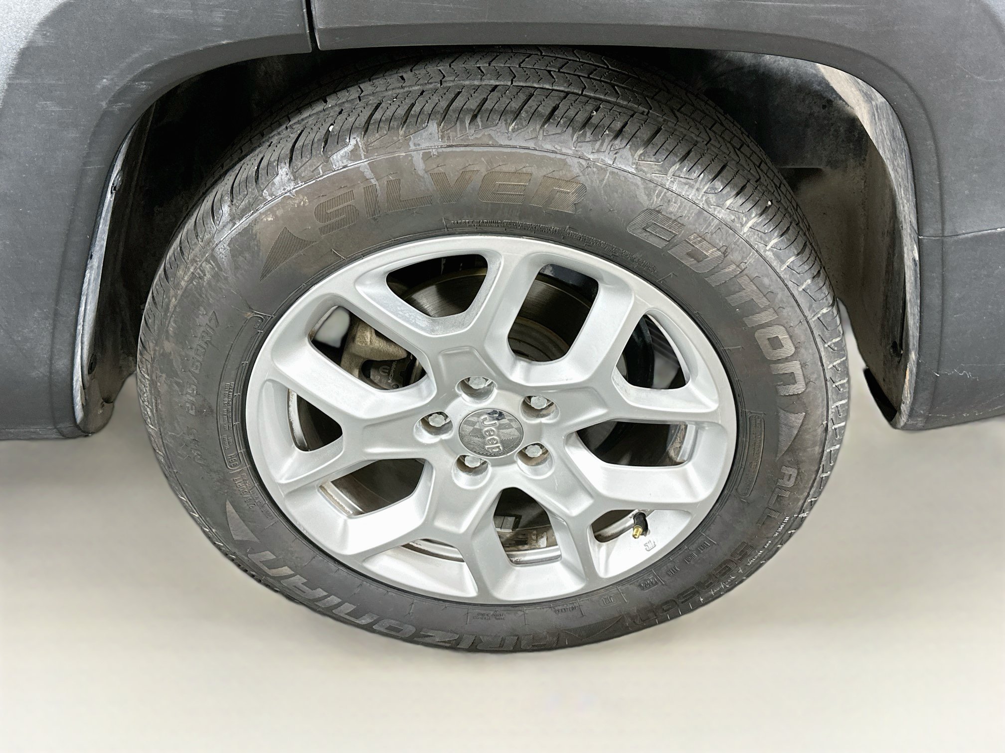 Used 2017 Jeep Renegade Latitude w/ Popular Equipment Group FWD image 11