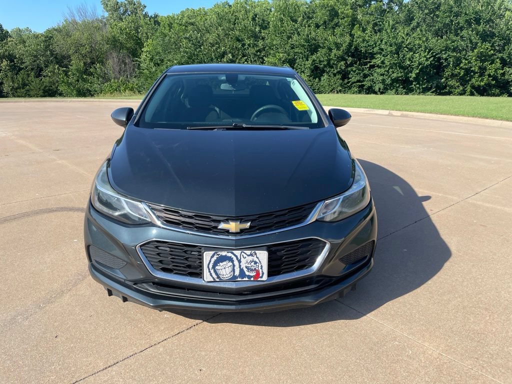 Used 2017 Chevrolet Cruze LT w/ Convenience Package FWD image 2
