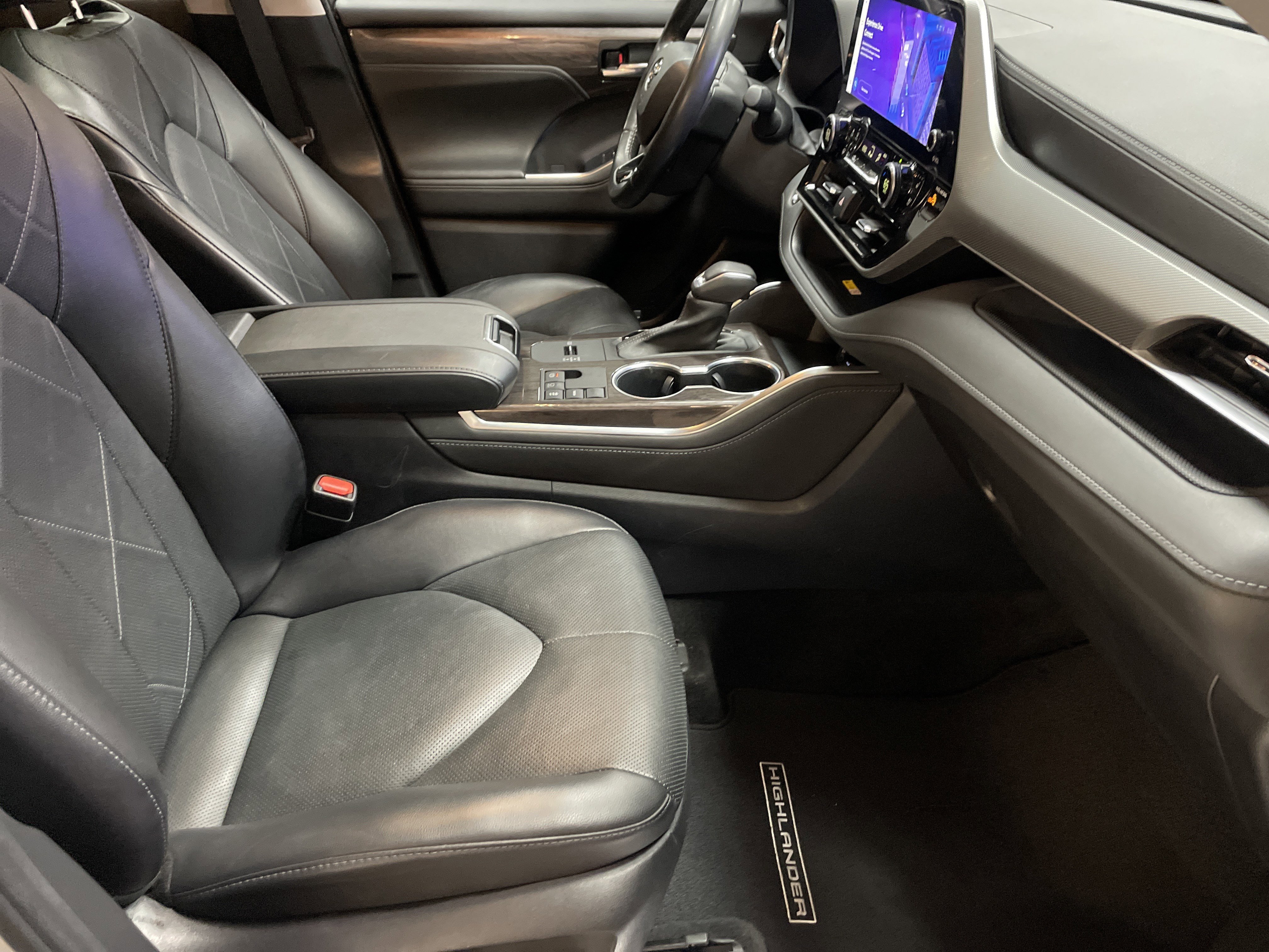 Used 2023 Toyota Highlander Platinum FWD image 35