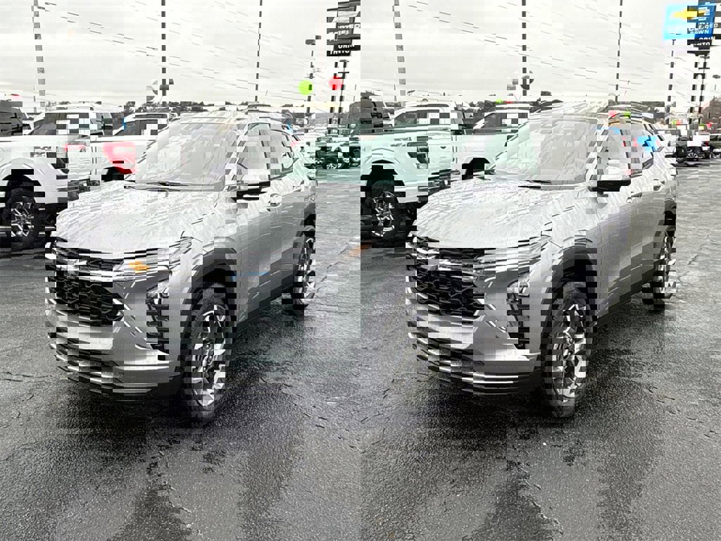 New 2026 Chevrolet Trax LT w/ Driver Confidence Package image 2
