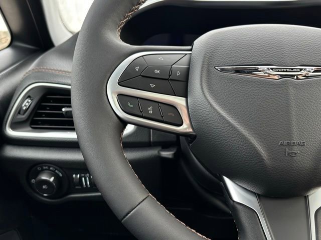 New 2026 Chrysler Pacifica Pinnacle image 31