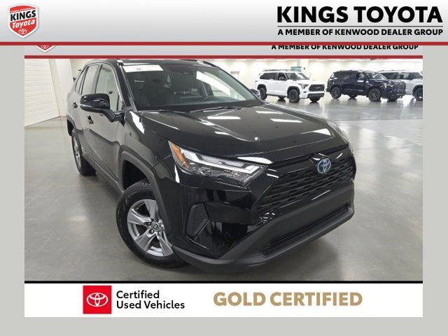 Used 2022 Toyota RAV4 XLE w/ Convenience Package image 1