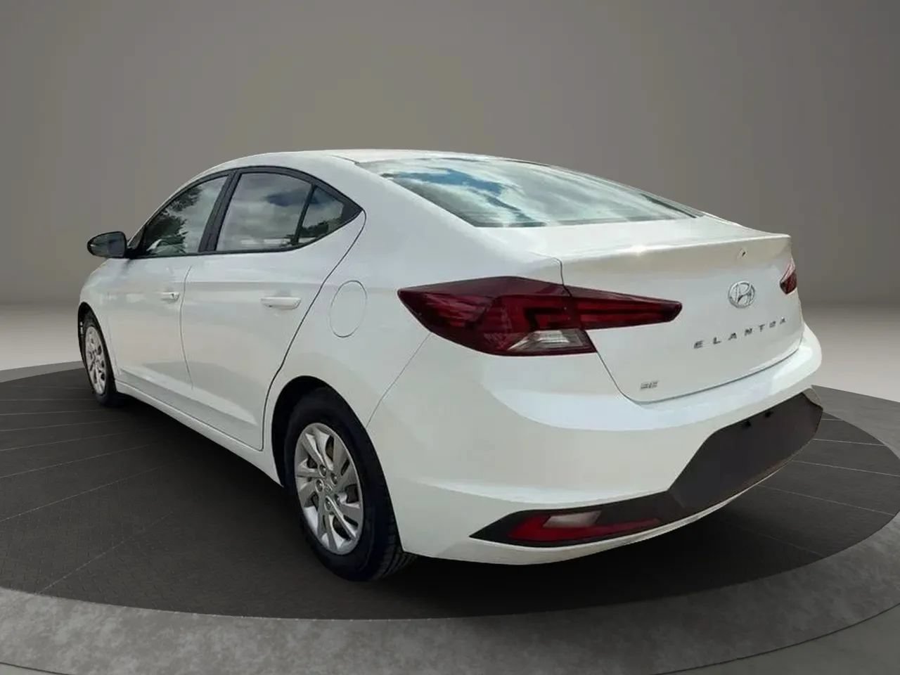 Used 2020 Hyundai Elantra SE w/ Cargo Package (C1) FWD image 4