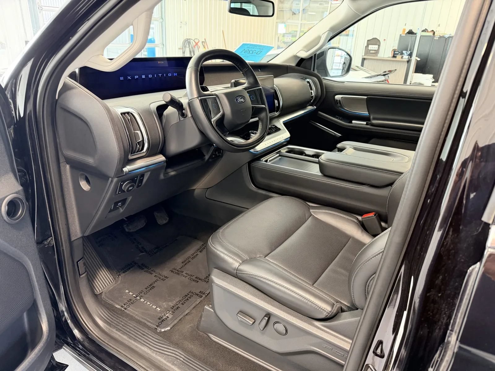 Used 2025 Ford Expedition Platinum AWD/4WD image 9