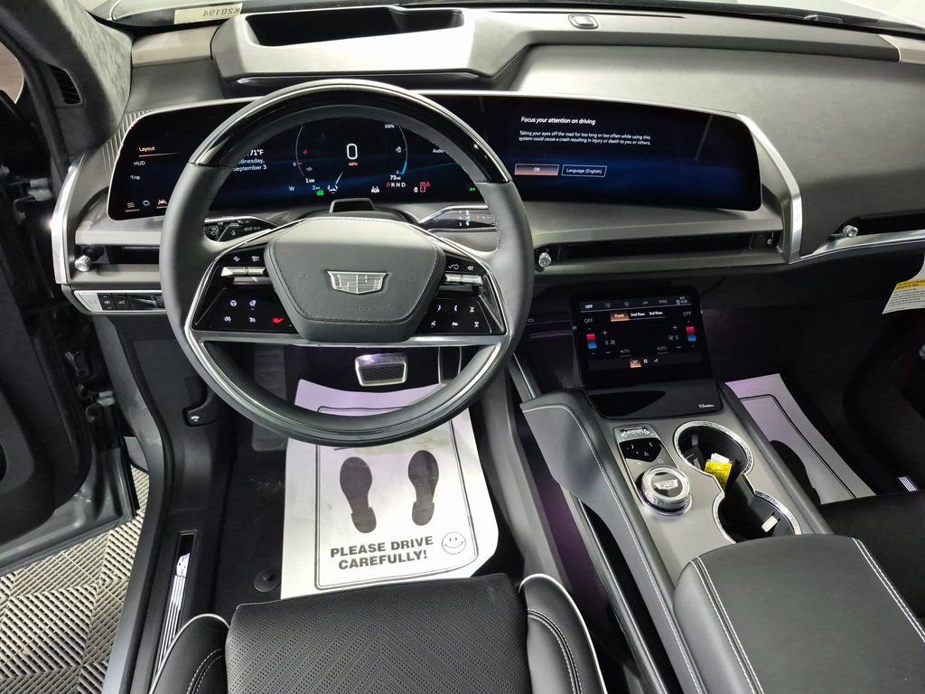 New 2026 Cadillac Vistiq Platinum w/ LPO, Floor Liner Package image 2