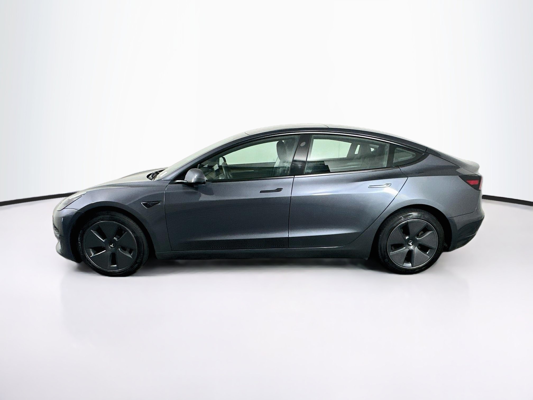 Used 2023 Tesla Model 3 Standard Range RWD image 4