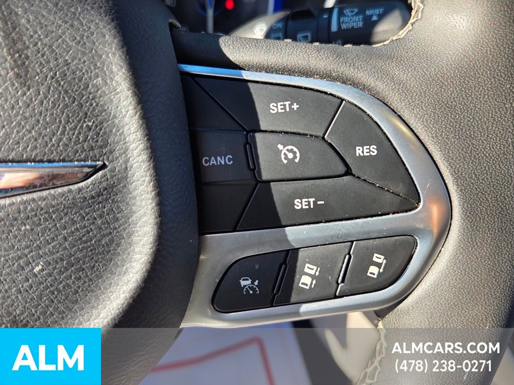 Used 2023 Chrysler Pacifica Touring-L image 25