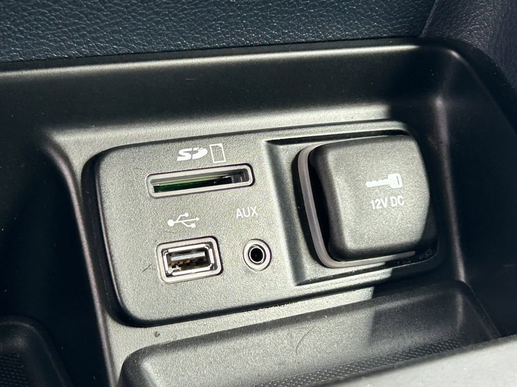 Used 2014 Jeep Cherokee Limited w/ Technology Group FWD image 17