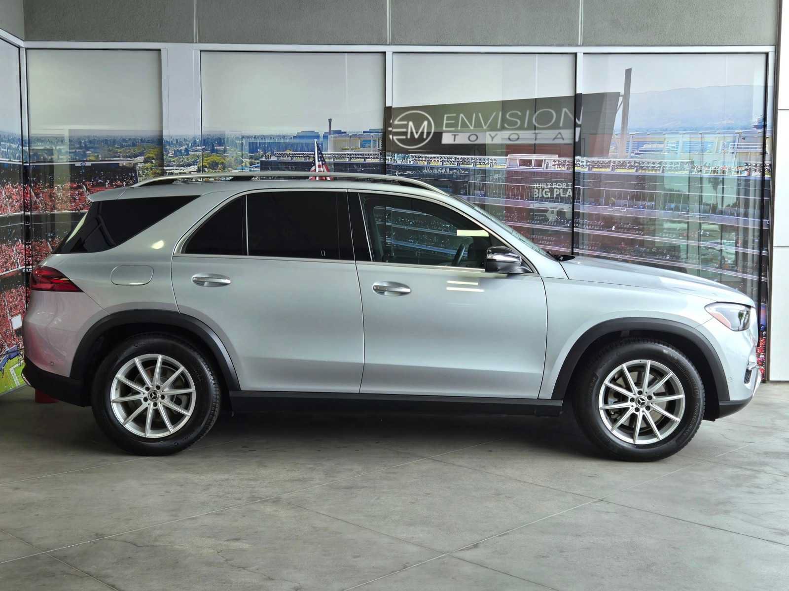 Used 2025 Mercedes-Benz GLE 350 4MATIC w/ Driver Assistance Package image 4
