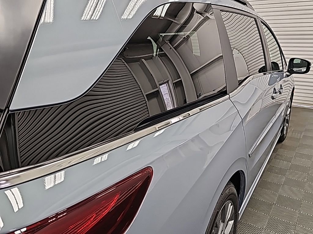 New 2026 Honda Odyssey Touring image 9