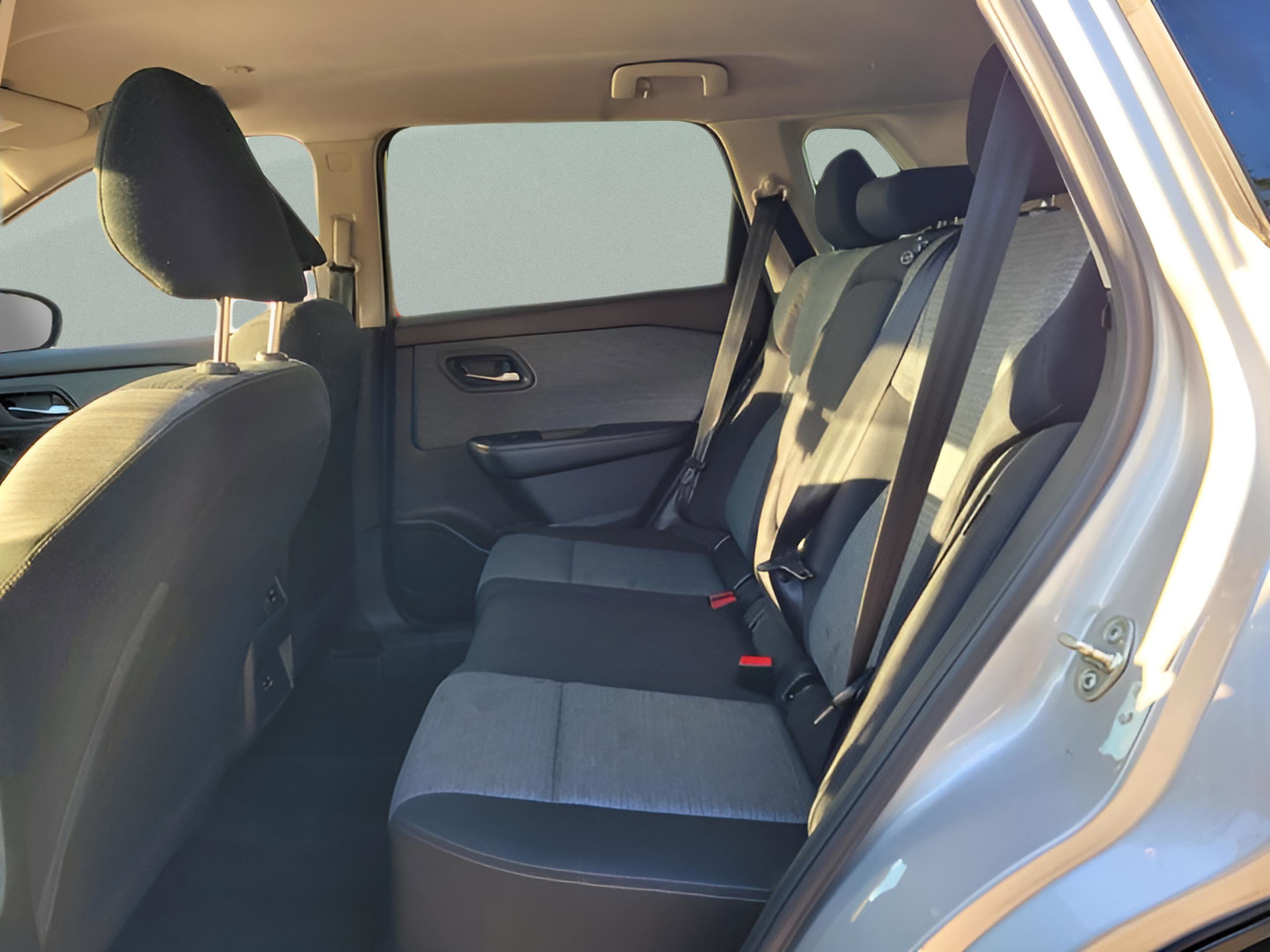 Used 2023 Nissan Rogue SV image 7