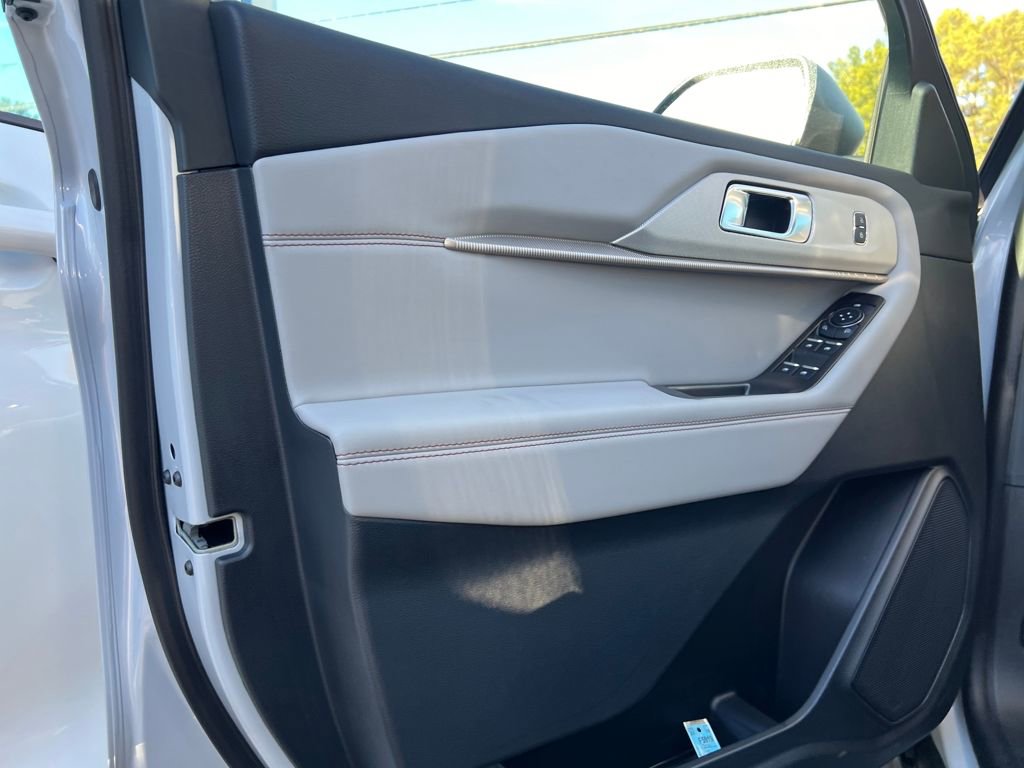 New 2026 Ford Explorer Active image 8