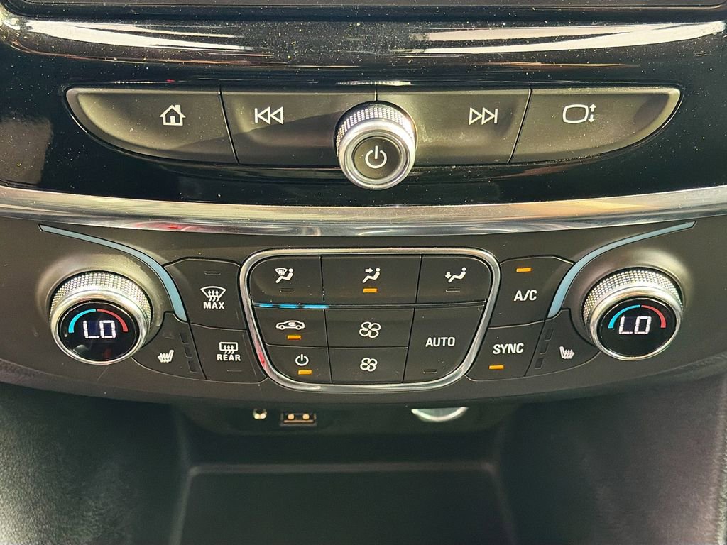 Used 2021 Chevrolet Traverse RS image 34