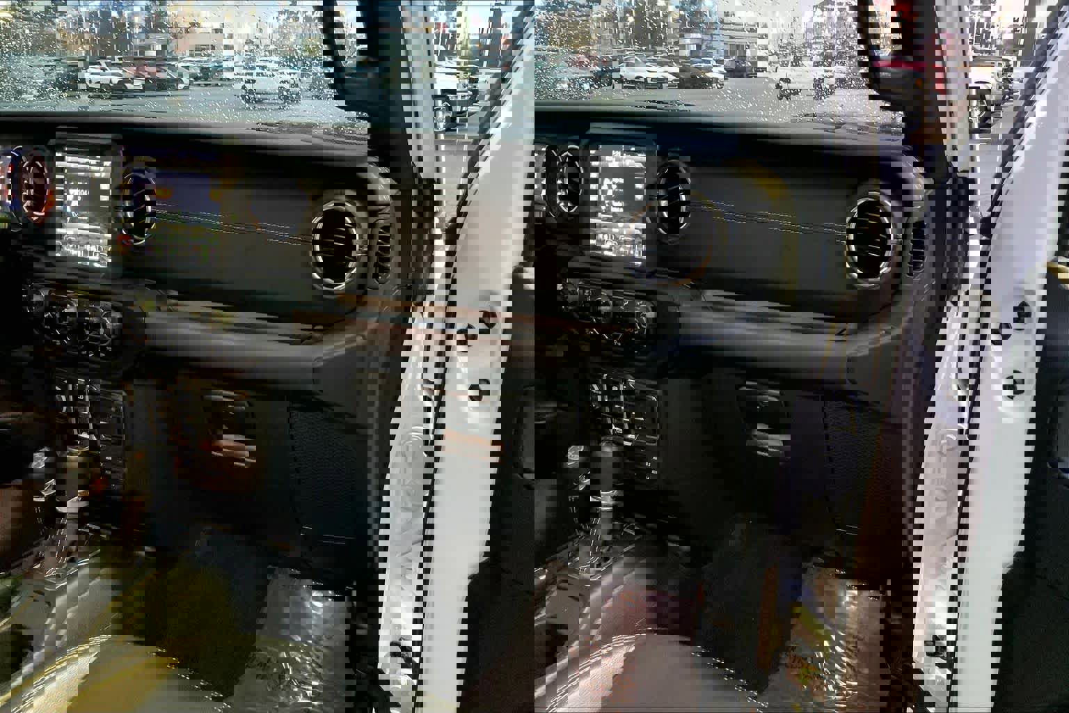 Used 2019 Jeep Wrangler Unlimited Sahara image 17