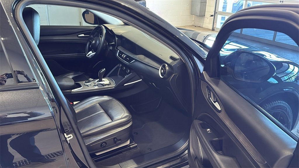 Used 2020 Alfa Romeo Stelvio Ti w/ Nero Edizione image 12