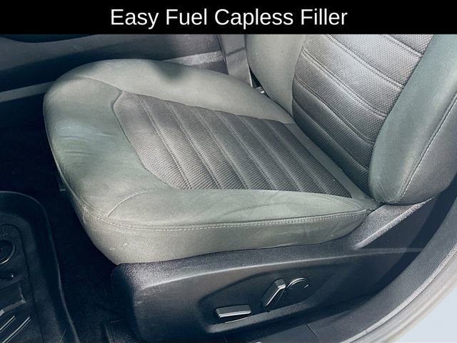 Used 2017 Ford Fusion SE FWD image 8