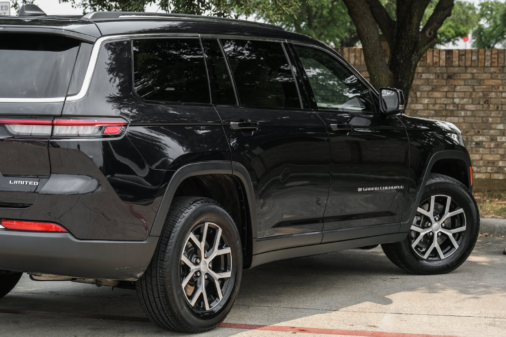 Used 2023 Jeep Grand Cherokee L Limited w/ Luxury Tech Group II AWD/4WD image 17
