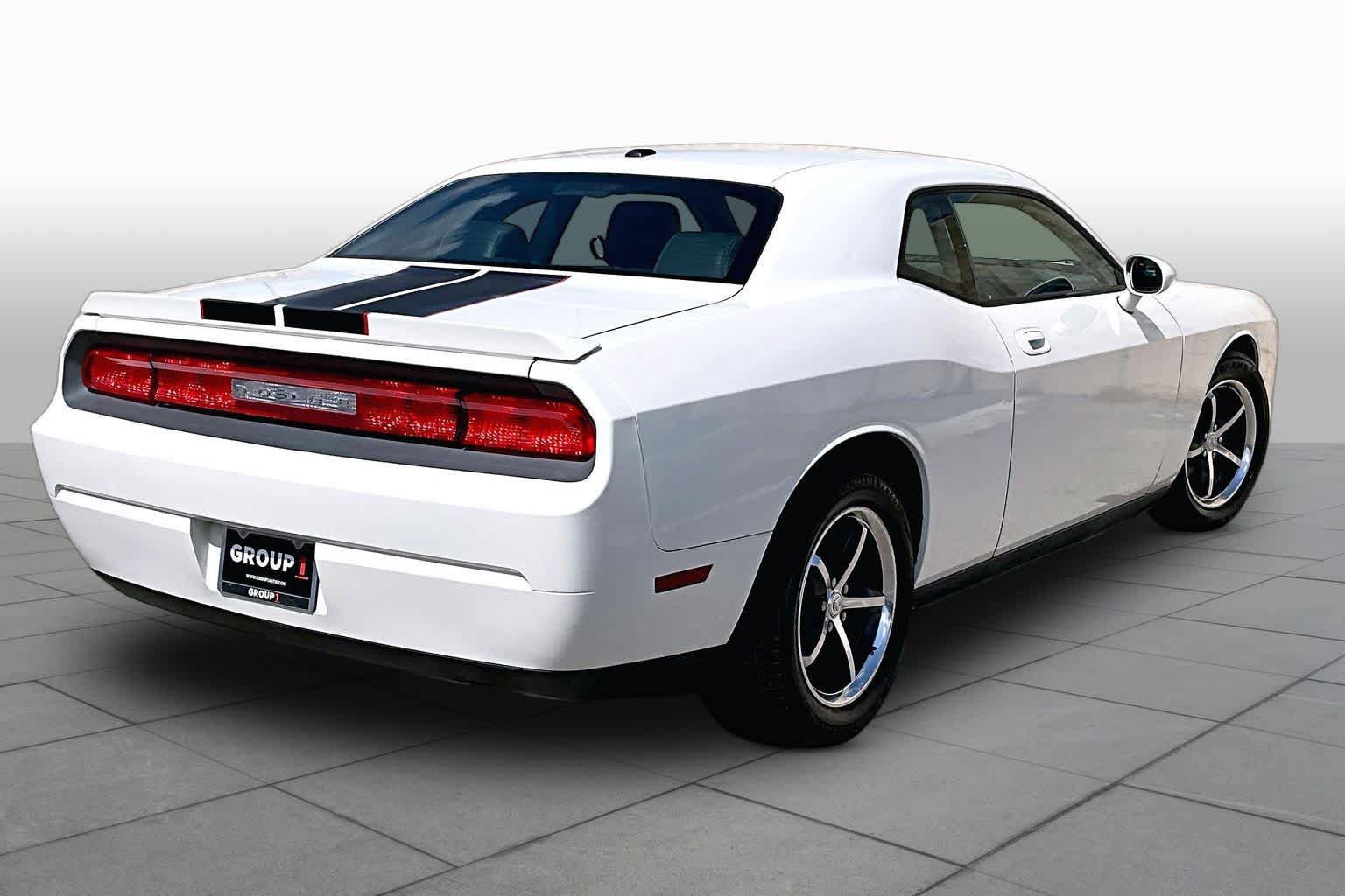 Used 2010 Dodge Challenger SE RWD image 13