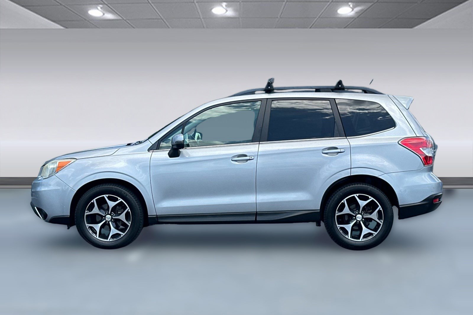 Used 2014 Subaru Forester 2.5i Touring AWD/4WD image 2