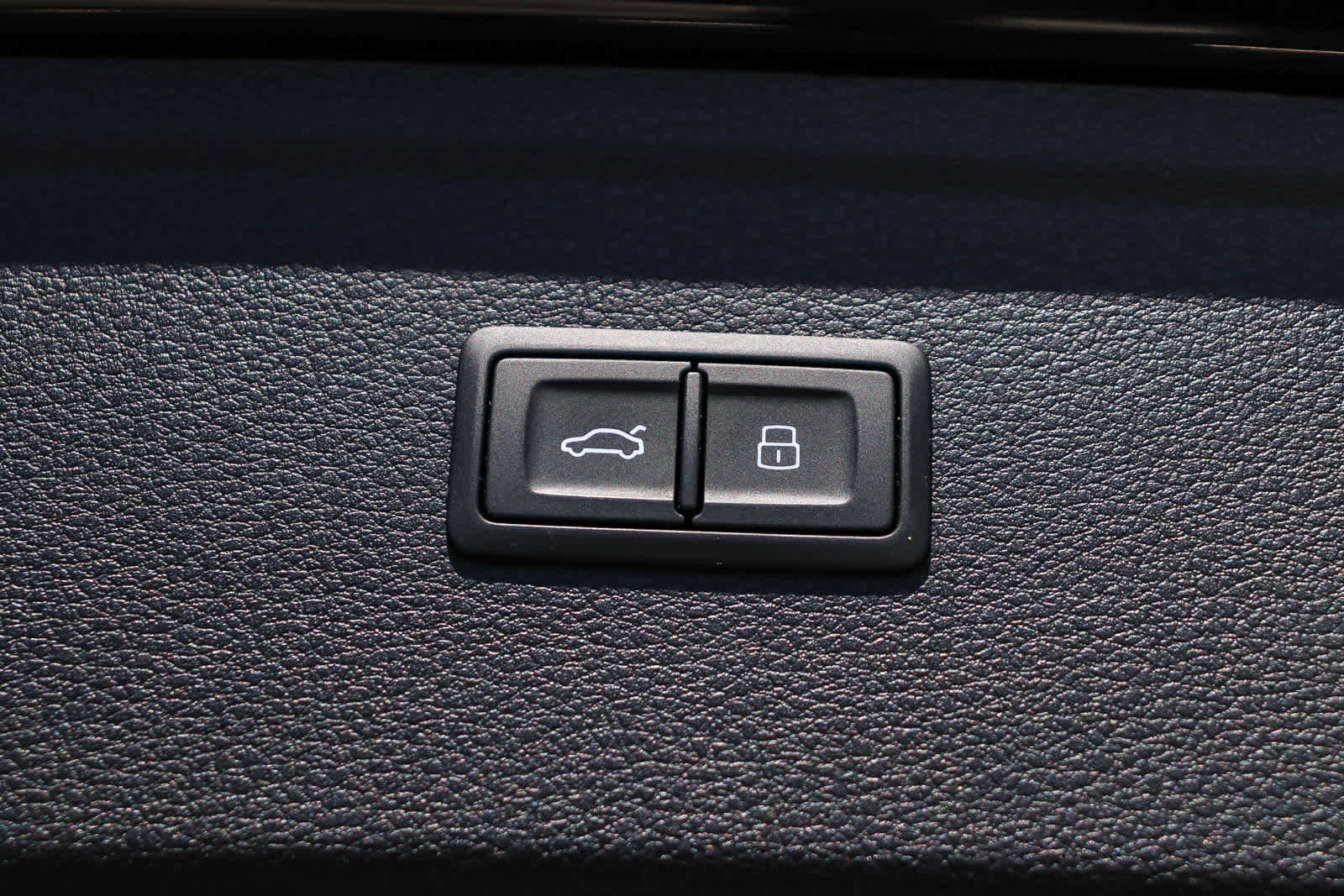 Used 2024 Audi SQ5 Premium Plus w/ Premium Plus Package image 39